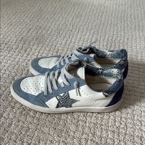 Women’s blue and white Vintage Havana sneakers